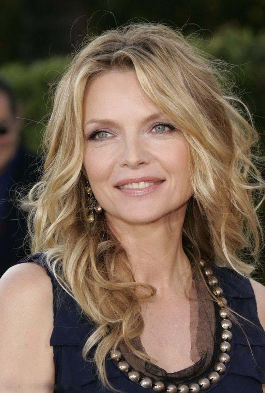 See Need Want Beauty How To Look Ten Years Younger Michelle Pfeiffer Pinterest